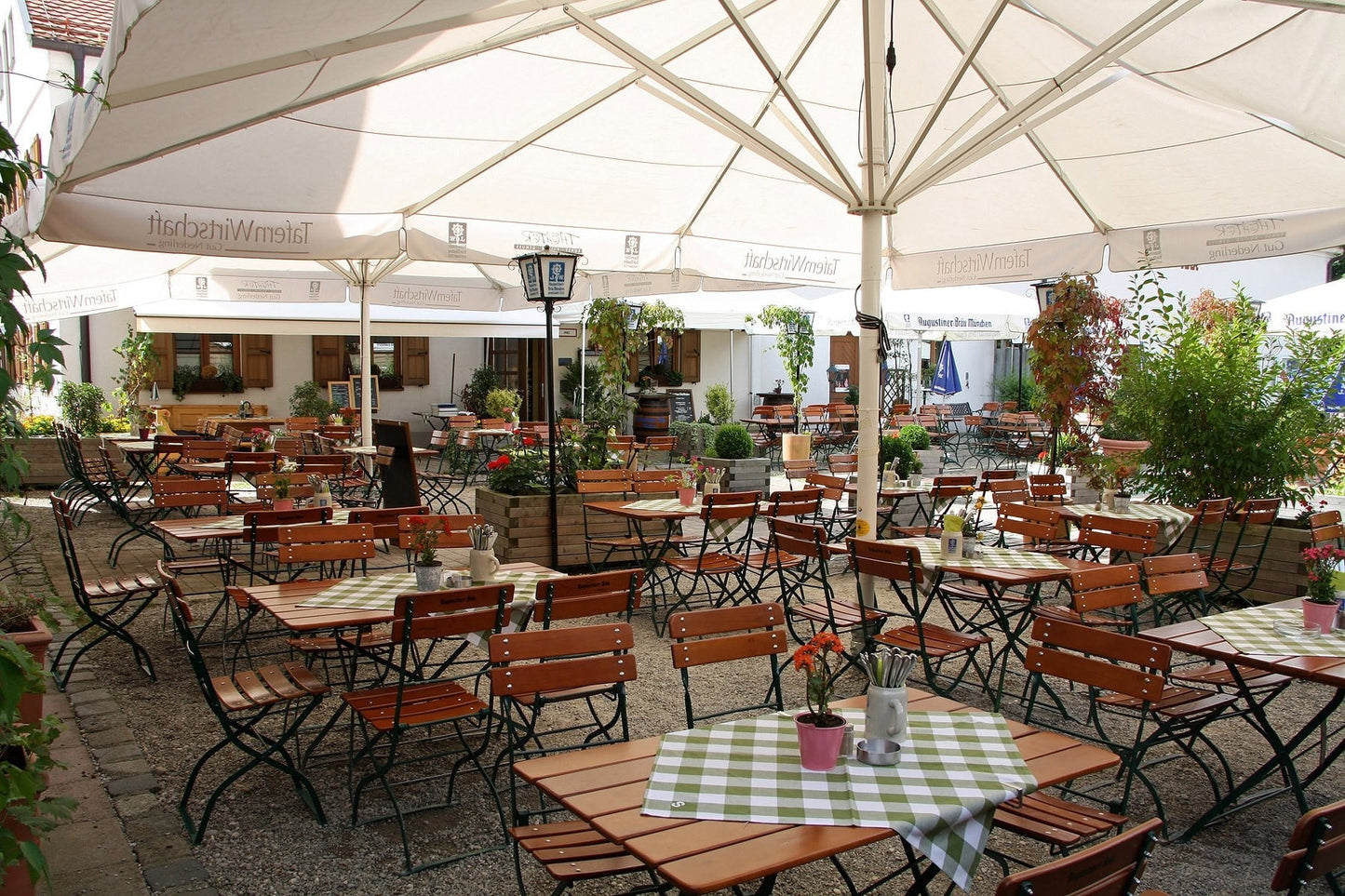 High Quality European Beer Garden Bistro Tables and Chairs